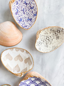 Clam Shell Jewelry Dish - Grey Hearts